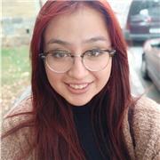 Titulada en bachiller de artes escénicas, música y danza, da clases de lenguaje musical para alumnos de primaria y secundaria